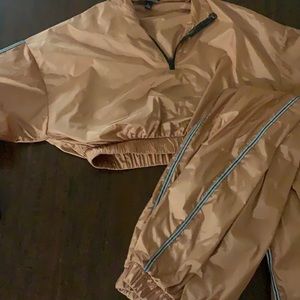 A wind breaker set.